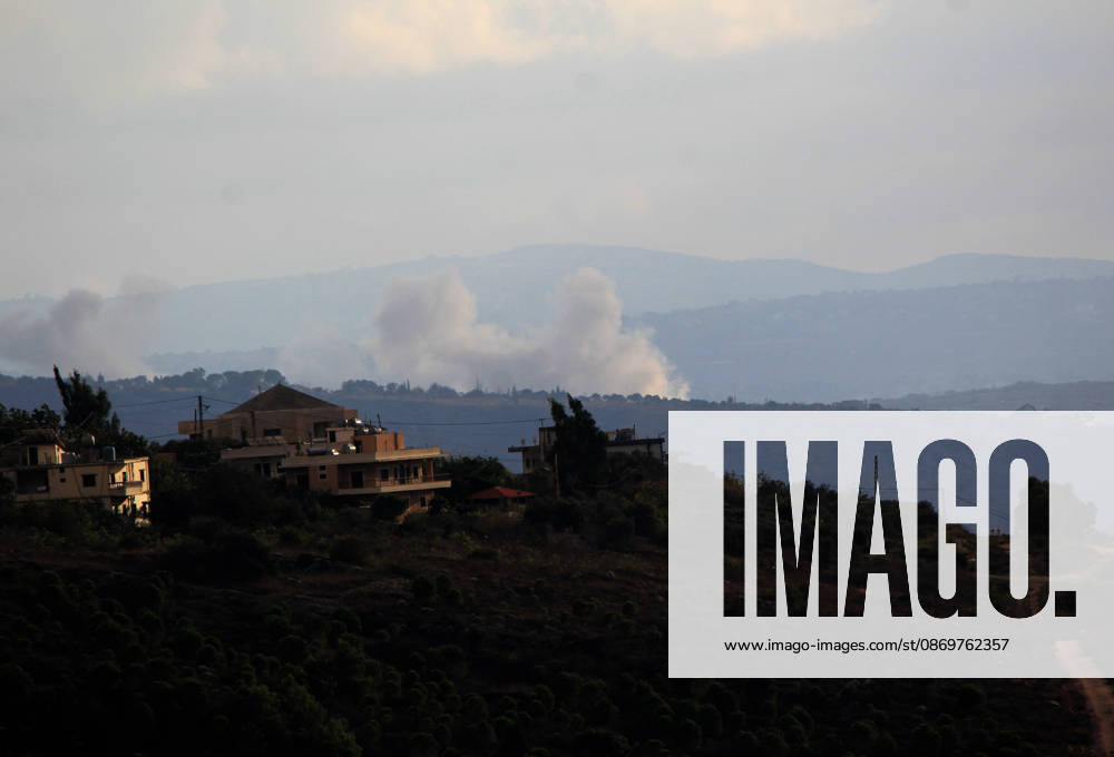 Israeli forces attack Lebanon despite ceasefire Israil ordusu, ateskese ve çerçeve anlasmasina ragmen Lübnan’in güneyindeki bölgelere yönelik hava saldirilarini sürdürüyor. Dogu Zutar ve Kefertibnit beldelerine düzenlenen saldirilarin ardindan bölgeden dumanlar yükseldi. Ramiz Dallah Anadolu Nabatieh Lebanon. Editorial use only. Please get in touch for any other usage.