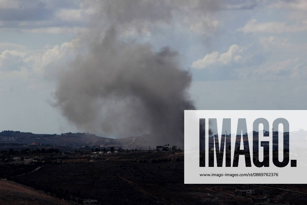 Israeli forces attack Lebanon despite ceasefire Israil ordusu, ateskese ve çerçeve anlasmasina ragmen Lübnan’in güneyindeki bölgelere yönelik hava saldirilarini sürdürüyor. Dogu Zutar ve Kefertibnit beldelerine düzenlenen saldirilarin ardindan bölgeden dumanlar yükseldi. Ramiz Dallah Anadolu Nabatieh Lebanon. Editorial use only. Please get in touch for any other usage.