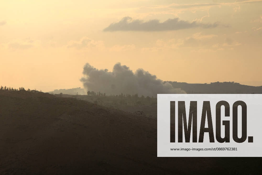 Israeli forces attack Lebanon despite ceasefire Israil ordusu, ateskese ve çerçeve anlasmasina ragmen Lübnan’in güneyindeki bölgelere yönelik hava saldirilarini sürdürüyor. Dogu Zutar ve Kefertibnit beldelerine düzenlenen saldirilarin ardindan bölgeden dumanlar yükseldi. Ramiz Dallah Anadolu Nabatieh Lebanon. Editorial use only. Please get in touch for any other usage.