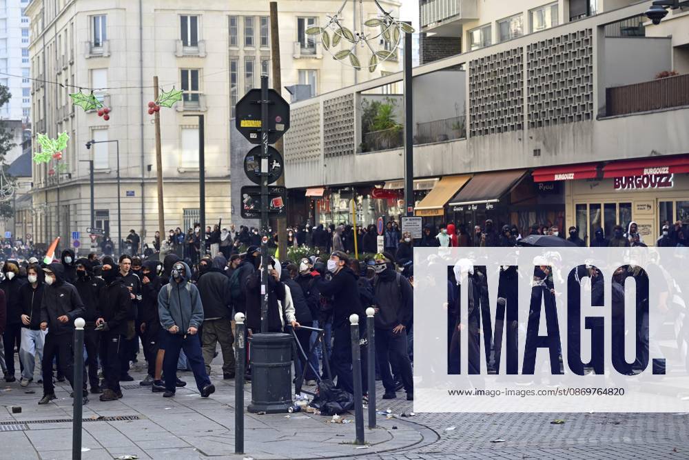 OCTOBER 17 PROTESTS PHOTOPQR OUEST FRANCE Thomas Brégardis Ouest France Rennes October 17, 2026 October 17, 2026 Rennes 35 Protest and roadblock Protesters on Rue Jules Simon Photo by THOMAS BREGARDIS Ouest France The call for mobilization on October 17 has drawn support from a range of groups—from figures within the Yellow Vests movement and labor unions to university and high school students Rennes Ille-et-Vilaine France