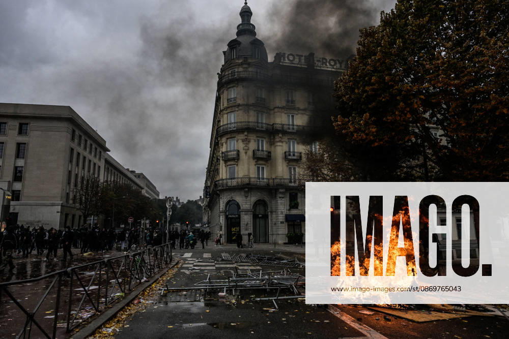Clashes During High Cost of Living Protest - Lyon Violent clashes between protesters and the French Police during the demonstration protesting against the high cost of living in Lyon, France, on October 17, 2026, as part of a nationwide call for mobilisation bringing together various groups expressing their anger: former Yellow Vests , secondary school and university students, climate activists and even farmers. After weeks of student protests, France faces broader, nationwide demonstrations on October 17, 2026 over the cost of living, setting up a potentially fraught six months heading into a presidential election. Photo by ABACAPRESS.COM Lyon France