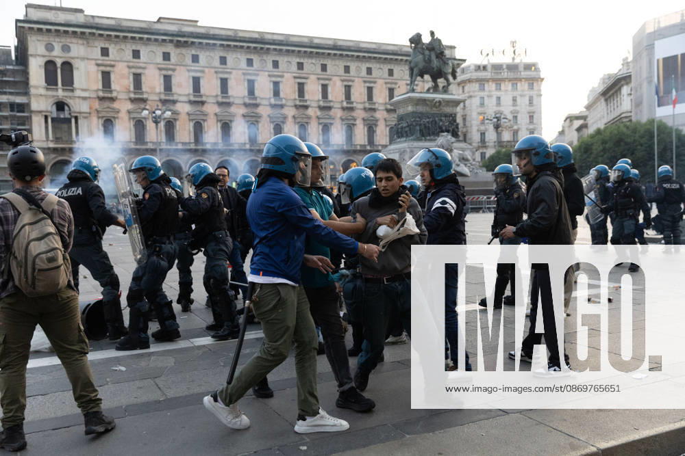 IPA89812361 - Milan, October 17, 2026: Italia in Piazza demonstration; violent clashes between police and the student movement