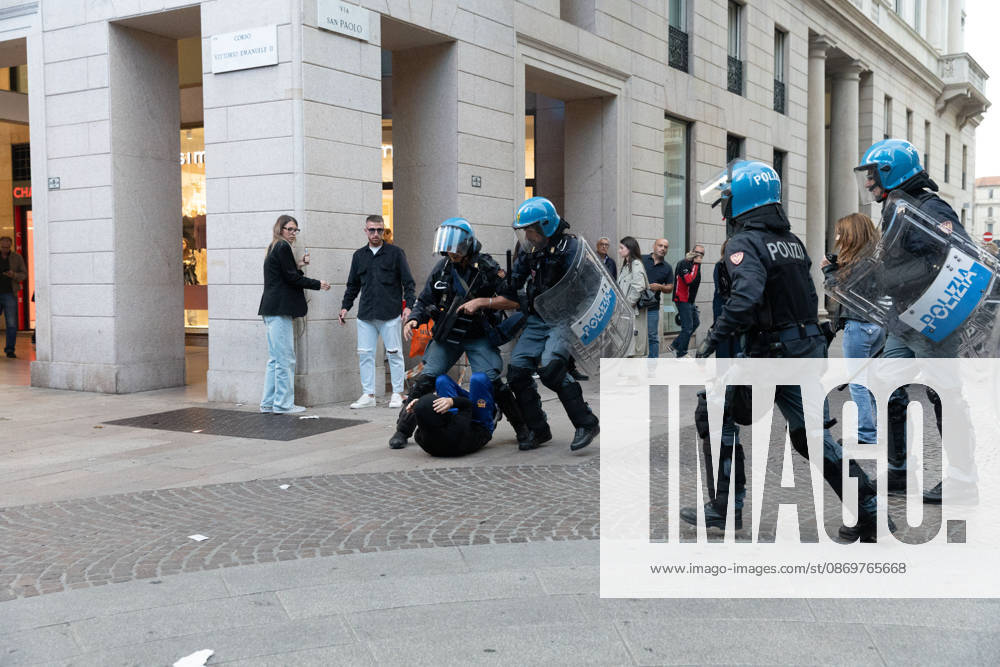 IPA89812388 - Milan, October 17, 2026: Italia in Piazza demonstration; violent clashes between police and the student movement