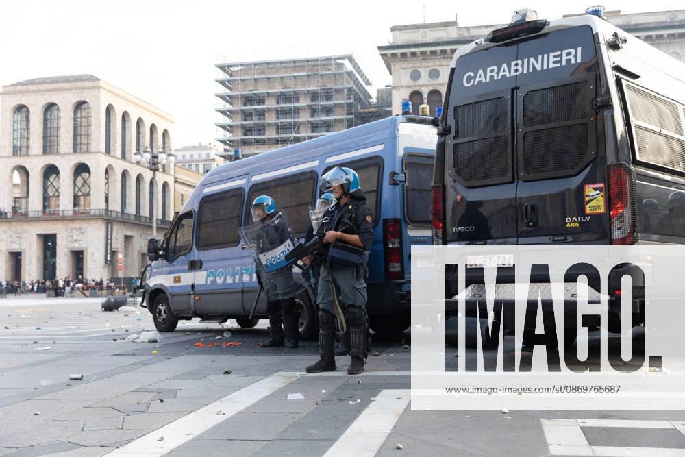 IPA89812413 - Milan, October 17, 2026: Italia in Piazza demonstration; violent clashes between police and the student movement