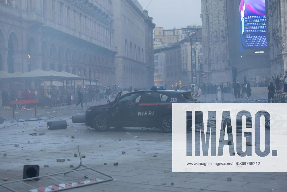 IPA89812266 - Milan, October 17, 2026: Italia in Piazza demonstration; violent clashes between police and the student movement