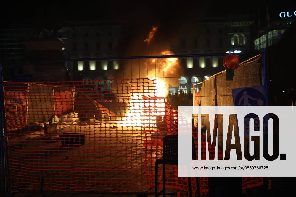 IPA89813371 - Milan, October 17, 2026: Italia in Piazza demonstration; violent clashes between police and the student movement; a construction site in Piazza Duomo set on fire