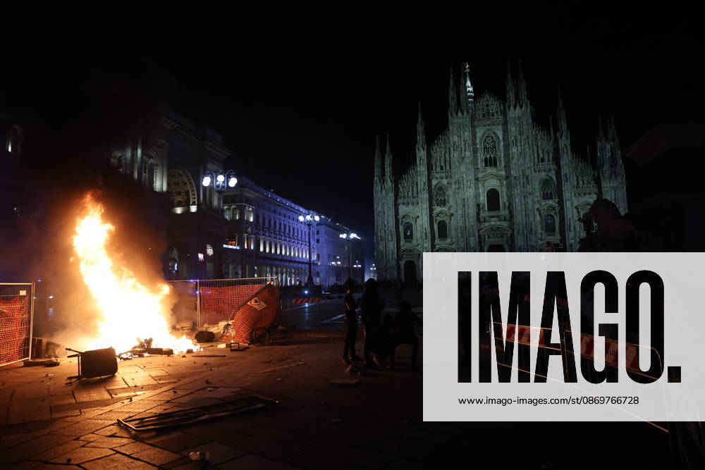 IPA89813374 - Milan, October 17, 2026: Italia in Piazza demonstration; violent clashes between police and the student movement; a construction site in Piazza Duomo set on fire