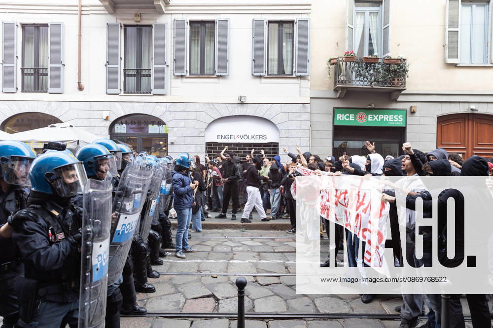 IPA89816949 - Milan, October 17, 2026: Italia in Piazza demonstration; violent clashes between police and the student movement