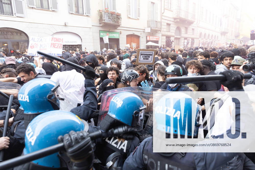IPA89816956 - Milan, October 17, 2026: Italia in Piazza demonstration; violent clashes between police and the student movement