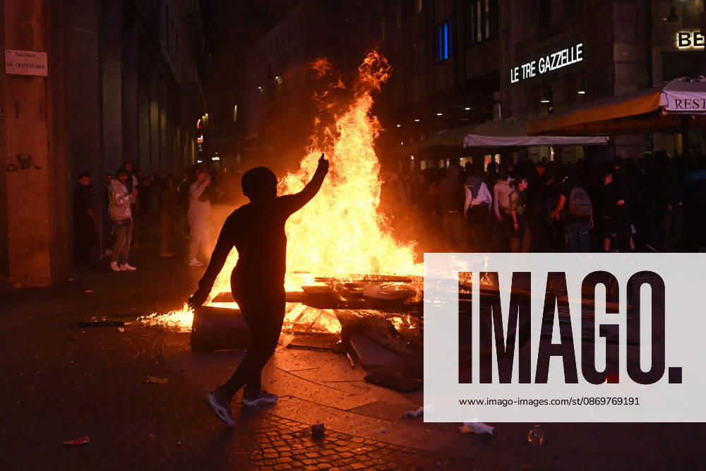 Protesters clash with police during cost-of-living demonstration in Milan MILAN, ITALY - OCTOBER 17: Protesters clash with police during a demonstration against the rising cost of living and in support of better living conditions, on October 17, 2026 in Milan, Italy. Stringer Anadolu Milan Italy. Editorial use only. Please get in touch for any other usage.