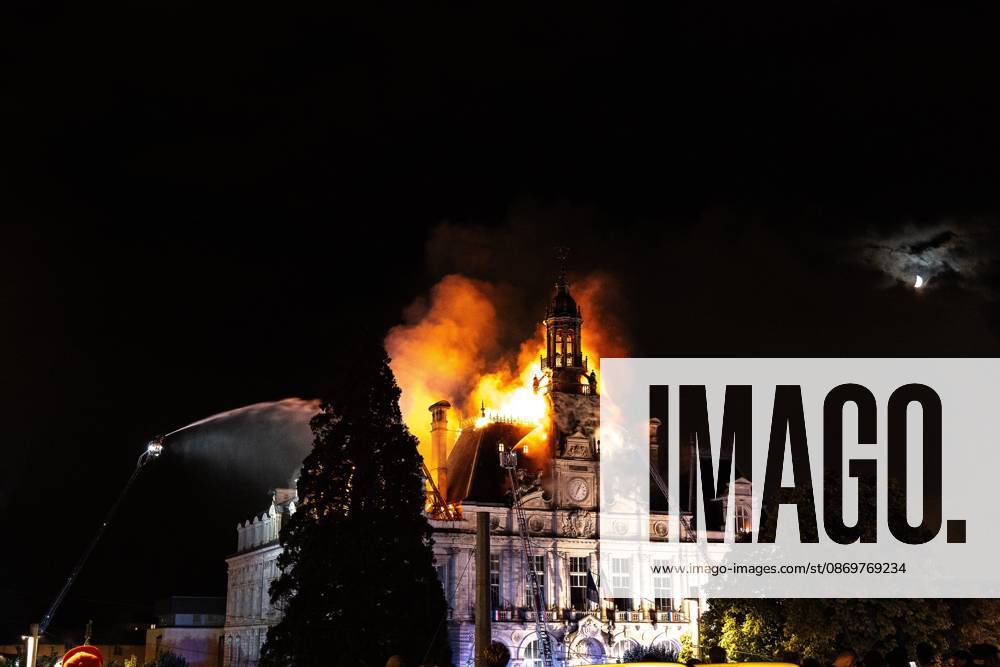 FRANCE FIRE CITY HALL PROTEST LIMOGES OCTOBER 17 PROTESTS PHOTOPQR POPULAIRE DU CENTRE Elise CABANE 10 17 2026 During the demonstration on October 17 in Limoges, protesters set fire to the city hall in Limoges Haute-Vienne in the Nouvelle-Aquitaine region of France on October 17, 2026. During the demonstration on October 17 in Limoges, protesters set fire to the city hall in Limoges, Haute-Vienne, in the Nouvelle-Aquitaine region of France on October 17, 2026. The call to mobilizeization on October 17 has drawn support from a range of groups—from figures within the Yellow Vests movement and labor unions to university and high school students in France