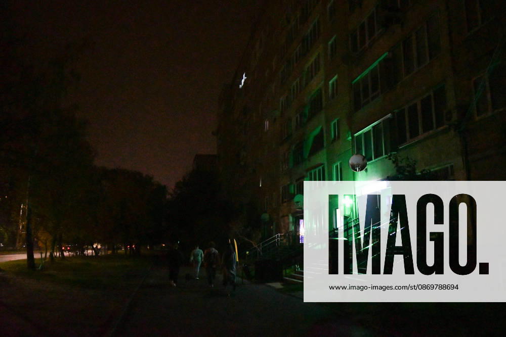 Power outage amid the Russia-Ukraine war in Lviv LVIV, UKRAINE – OCTOBER 17: People walk along dark streets during a power outage amid the Russia-Ukraine war and dropping temperatures in Lviv, Ukraine, on October 17, 2026. On the night of October 17, Russian forces launched a massive, combined-arms strike, targeting areas including the western regions of Ukraine. The energy sector was the primary target of the attacks. According to President Zelensky, the Russians inflicted one of the biggest blows to the Ukrainian energy sector today. Power outage schedules have been introduced across Ukraine. Olena Znak Anadolu L vivs ka Oblast Ukraine. Editorial use only. Please get in touch for any other usage.