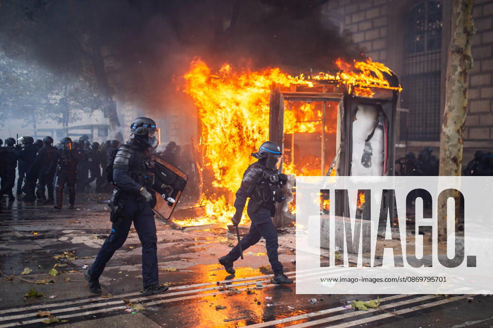 Police clash with protesters during demonstration in Paris PARIS, FRANCE - OCTOBER 17: Police clash with protesters during a demonstration amid a nationwide mobilisation over rising living costs, fuel prices and education funding in Paris, France, on October 17, 2026. Hesham Elsherif Anadolu Paris France. Editorial use only. Please get in touch for any other usage.