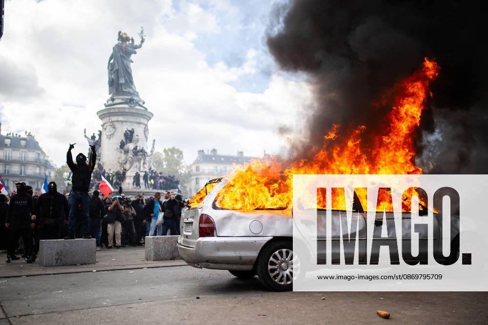 Police clash with protesters during demonstration in Paris PARIS, FRANCE - OCTOBER 17: Police clash with protesters during a demonstration amid a nationwide mobilisation over rising living costs, fuel prices and education funding in Paris, France, on October 17, 2026. Hesham Elsherif Anadolu Paris France. Editorial use only. Please get in touch for any other usage.
