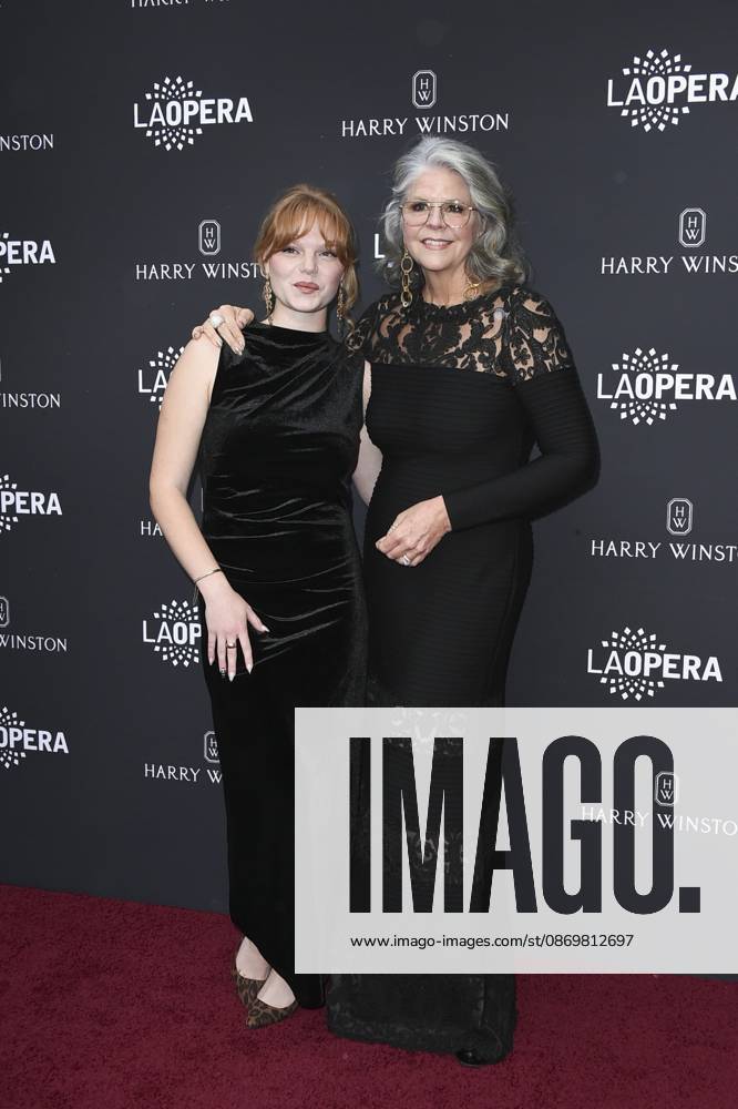 Susan Graham, Sydney Brakeley at arrivals for LA Opera s Opening Night Gala, Dorothy Chandler Pavilion in The Music Center, Los Angeles, CA, October 17, 2026. Photo By: Elizabeth Goodenough Everett Collection LA Opera s Opening Night Gala PUBLICATIONXNOTxINxCANxCHNxFRAxITAxJPNxNORxPOLxRUSxESPxUKxUSA