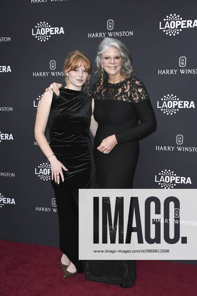Susan Graham, Sydney Brakeley at arrivals for LA Opera s Opening Night Gala, Dorothy Chandler Pavilion in The Music Center, Los Angeles, CA, October 17, 2026. Photo By: Elizabeth Goodenough Everett Collection LA Opera s Opening Night Gala PUBLICATIONXNOTxINxCANxCHNxFRAxITAxJPNxNORxPOLxRUSxESPxUKxUSA