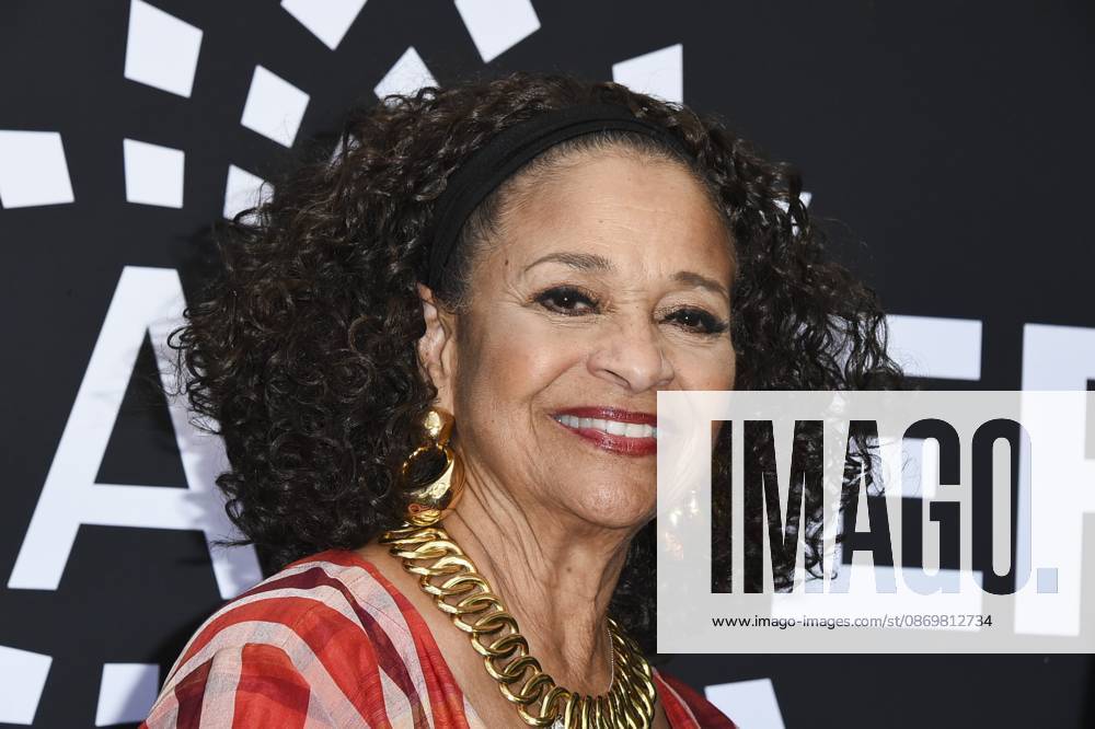Debbie Allen at arrivals for LA Opera s Opening Night Gala, Dorothy Chandler Pavilion in The Music Center, Los Angeles, CA, October 17, 2026. Photo By: Elizabeth Goodenough Everett Collection LA Opera s Opening Night Gala PUBLICATIONXNOTxINxCANxCHNxFRAxITAxJPNxNORxPOLxRUSxESPxUKxUSA
