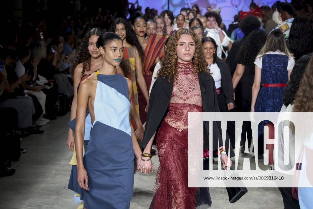 Cria Costura presents its collection at SPFW N61. Sao Paulo (SP), 10 17 2026 Moda SPFW N61 The brand Cria Costura presents its collection during a fashion show at the 61st edition of Sao Paulo Fashion Week, at the Pavilhao das Culturas Brasileiras (Pacubra), in Parque Ibirapuera, Sao Paulo.(Foto: Leco Viana Thenews2 imago images) Cria Costura presents its collection at SPFW N61.