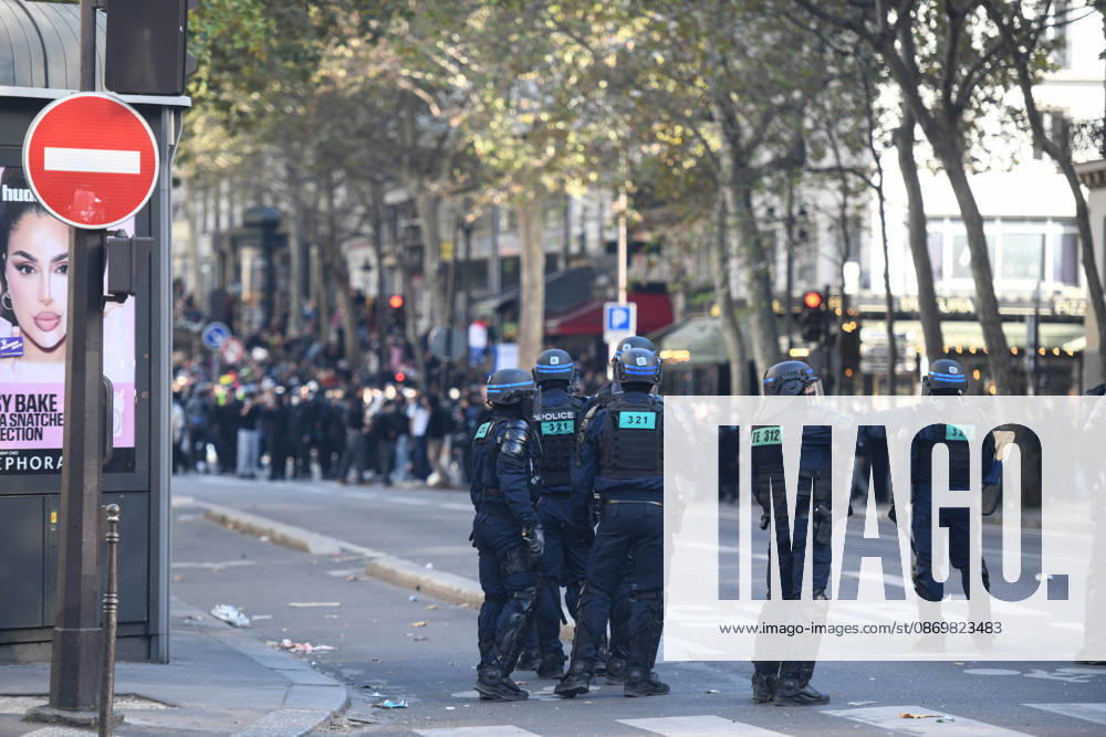 Clashes During The High Cost of Living Protest - Paris Violent clashes between protesters and the French Police during the demonstration protesting against the high cost of living in Paris, France, on October 17, 2026, as part of a nationwide call for mobilisation bringing together various groups expressing their anger: former Yellow Vests , secondary school and university students, climate activists and even farmers. After weeks of student protests, France faces broader, nationwide demonstrations on October 17, 2026 over the cost of living, setting up a potentially fraught six months heading into a presidential election. Photo by Raphael Lafargue ABACAPRESS.COM Paris France