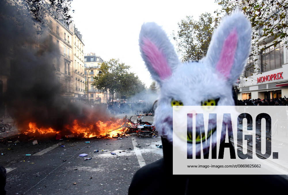 Clashes during the High Cost of Living protest - Paris Violent clashes between protesters and the French police during the demonstration protesting against the high cost of living in Paris, France on October 17, 2026. as part of a nationalwide call for mobilisation bringing together various groups expressing their anger former Yellow Vests, secondary school and university students, climate activists, even farmers. After weeks of student protests, France faces broader, nationwide demonstrations. Photo by Alain Apaydin ABACAPRESS.COM Paris France