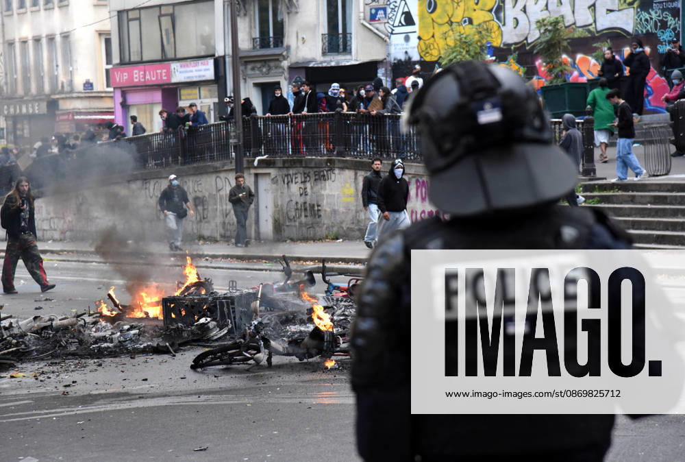 Clashes during the High Cost of Living protest - Paris Violent clashes between protesters and the French police during the demonstration protesting against the high cost of living in Paris, France on October 17, 2026. as part of a nationalwide call for mobilisation bringing together various groups expressing their anger former Yellow Vests, secondary school and university students, climate activists, even farmers. After weeks of student protests, France faces broader, nationwide demonstrations. Photo by Alain Apaydin ABACAPRESS.COM Paris France