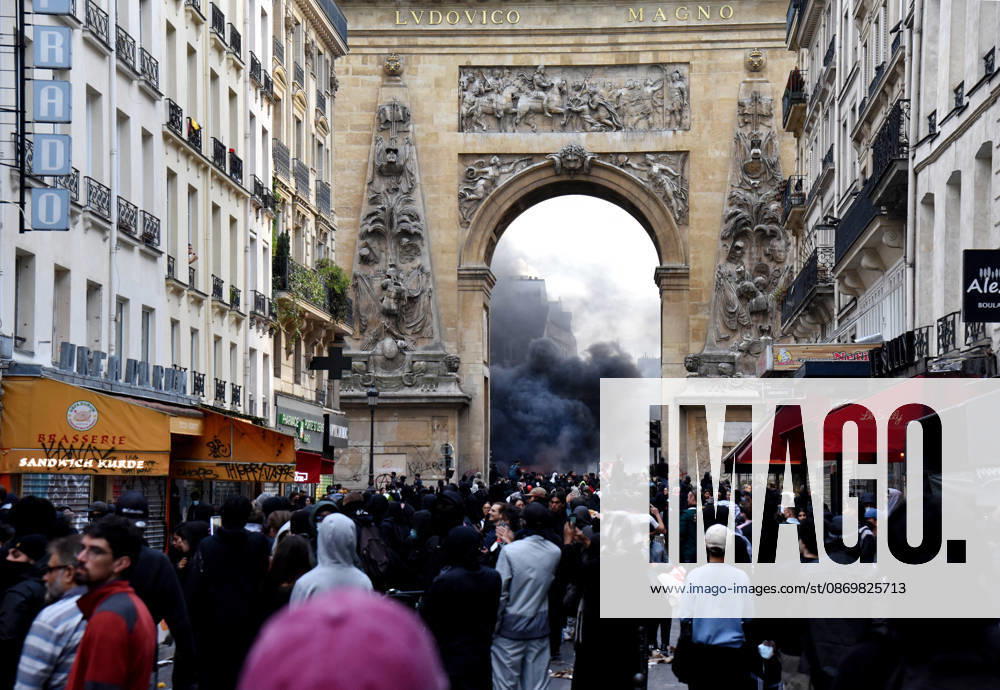Clashes during the High Cost of Living protest - Paris Violent clashes between protesters and the French police during the demonstration protesting against the high cost of living in Paris, France on October 17, 2026. as part of a nationalwide call for mobilisation bringing together various groups expressing their anger former Yellow Vests, secondary school and university students, climate activists, even farmers. After weeks of student protests, France faces broader, nationwide demonstrations. Photo by Alain Apaydin ABACAPRESS.COM Paris France