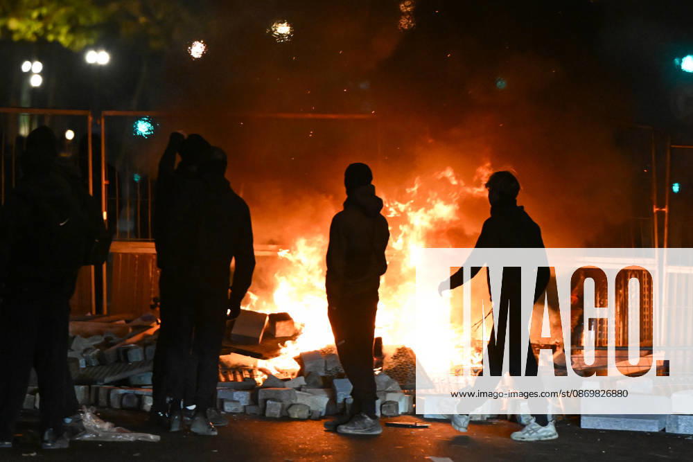 October 17 Protest: Scenes of Violence in Paris Violent clashes broke out between protesters and French police during the demonstration against the high cost of living in Paris, France, on October 17, 2026, as part of a nationwide call to action bringing together various groups expressing their anger—former Yellow Vests, high school and college students, climate activists, and even farmers. After weeks of student protests, France faces broader, nationwide demonstrations on October 17, 2026, over the cost of living, setting the stage for a potentially tense six months leading up to a presidential election. 460545 2026 10 17 Paris France (no people)