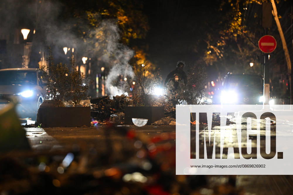 October 17 Protest: Scenes of Violence in Paris Violent clashes broke out between protesters and French police during the demonstration against the high cost of living in Paris, France, on October 17, 2026, as part of a nationwide call to action bringing together various groups expressing their anger—former Yellow Vests, high school and college students, climate activists, and even farmers. After weeks of student protests, France faces broader, nationwide demonstrations on October 17, 2026, over the cost of living, setting the stage for a potentially tense six months leading up to a presidential election. 460545 2026 10 17 Paris France (no people)