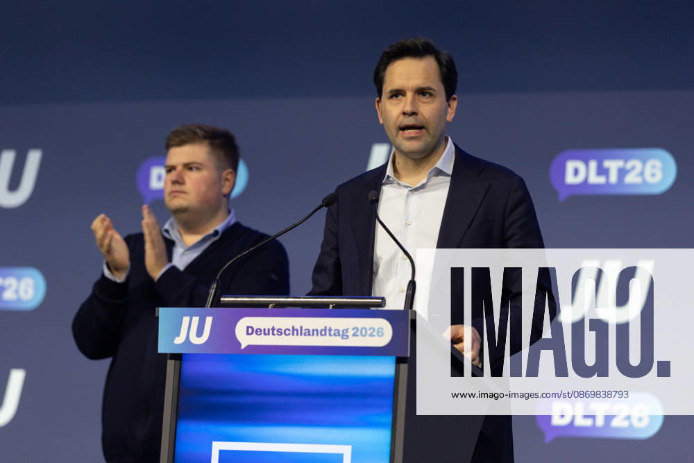 Deutschlandtag der Jungen Union in Bonn - 18.10.26 Johannes Volkmann und Bundesvorsitzender der Jungen Union Johannes WINKEL (MdB, CDU) zur Lage der Sonderungsgepsräche in Berlin - Die dreitägige Tagung der Nachwuchsorganisation von CDU und CSU findet vom 16. bis 18. Oktober 2026 im World Conference Center Bonn statt. Am dritten und letzten Tag setzen die Delegierten aus ganz Deutschland ihre gemeinsamen Beratungen und Entscheidungen fort. Bonn World Conference Center Bonn Nordrhein-Westfalen Deutschland