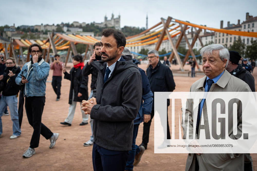 Vandalism following the protest against the high cost of living in Lyon on October 18, 2026 Nicolas Liponne MAXPPP Lyon 10 18 2026 Grégory Doucet, mayor of Lyon, Etienne Guyot, prefect of the Rhône department, arrive in front of the burned-out tourist office on October 18, 2026, the day after the riots that broke out during the protest against the high cost of living on October 17 in Lyon. Grégory Doucet, mayor of Lyon, and Etienne Guyot, prefect of the Rhône department, arrive in front of the burned-out tourist office on October 18, 2026, the day after the riots that broke out during the October 17 protest against the high cost of living in Lyon. Lyon, Auvergne-Rhône-Alpes, France