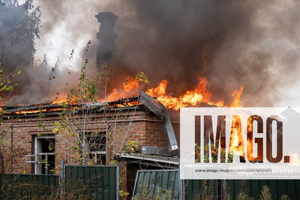 SLOVIANSK, UKRAINE, OCTOBER 17, 2026: Firefighters tackle a blaze at a residential house damaged by a Russian airstrike in Sloviansk, Donetsk region. The strike set the buildingâ€⠢s remaining structures on fire. Sloviansk Ukraine - ZUMAq101 20261017_zna_q101_377