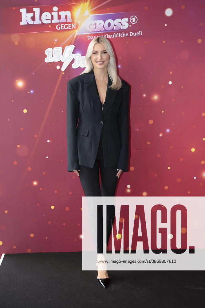 Lena Gercke beim Fototermin zur 15 Jahre Jubilaeumsfolge der ARD Show Klein gegen Gross - Das unglaublice Duell am 18.10.2026 in Berlin Lena Gercke attends the photo call for the 15th-anniversary episode of the ARD show Klein gegen Gross Das unglaubliche Duell on October 18, 2026, in Berlin, Germany 15 Jahre Jubilaeums- Photocall von Klein gegen Gross (ARD) in Berlin