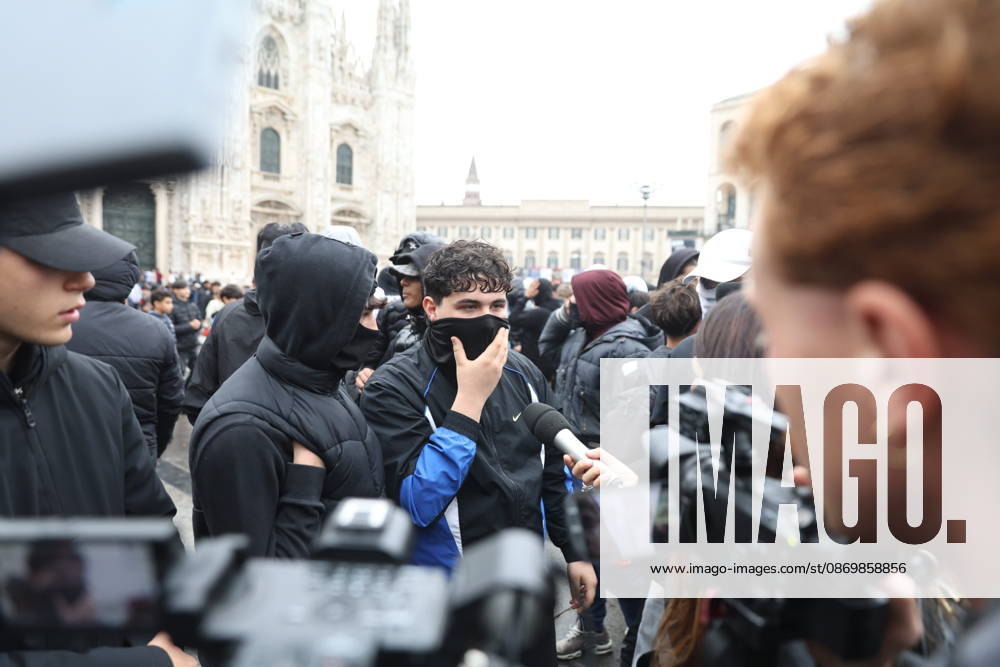 IPA89860639 - Milan: Clashes and looting by hooded youths continued in the city center the day after the demonstration on Saturday, the 17th; many hooded individuals were detained and taken to police headquarters.
