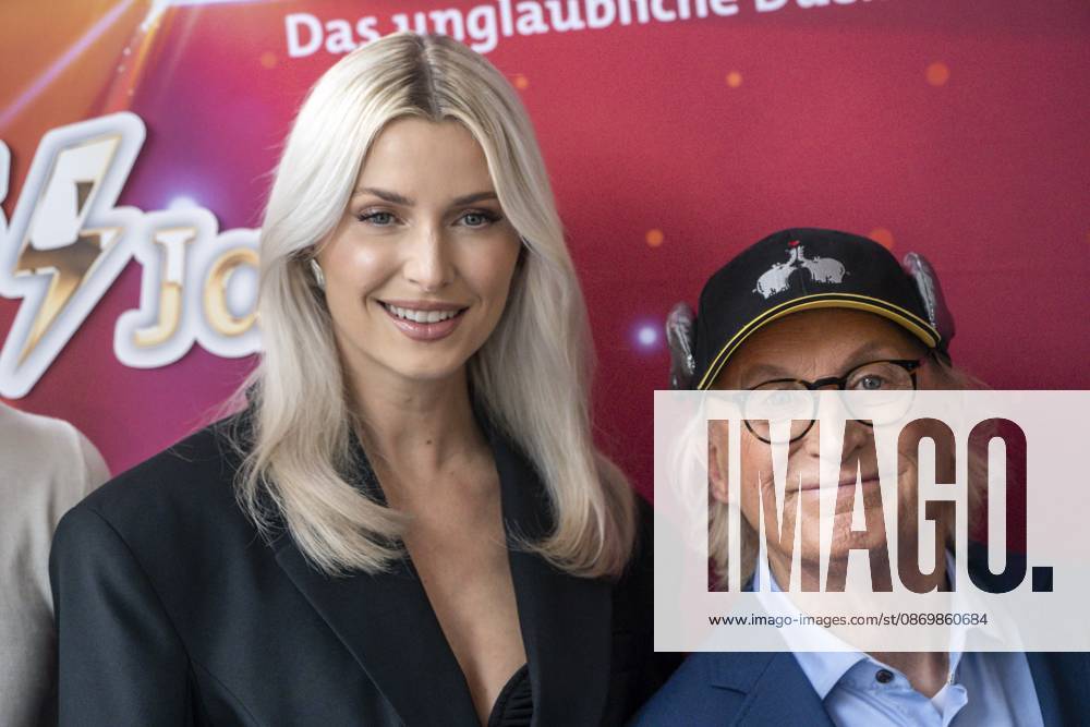 ABB KLEINGROSS- Lena Gercke und Otto Waalkes beim Fotocall zu der ARD TV Fernsehshow Klein gegen Groß Gross - Das unglaubliche Duell Die 15-Jahre-Jubilaeumsshow in Studio Berlin Adlershof Studio H in Berlin am 18.10.2026 Berlin Deutschland