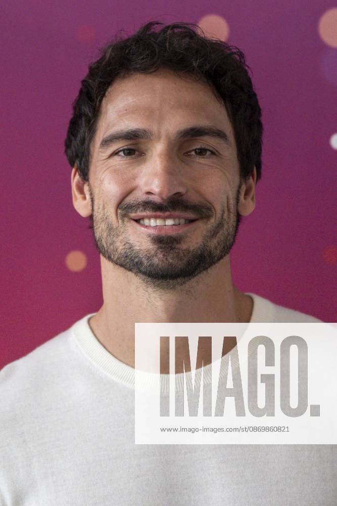 ABB KLEINGROSS- Mats Hummels beim Fotocall zu der ARD TV Fernsehshow Klein gegen Groß Gross - Das unglaubliche Duell Die 15-Jahre-Jubilaeumsshow in Studio Berlin Adlershof Studio H in Berlin am 18.10.2026 Berlin Deutschland