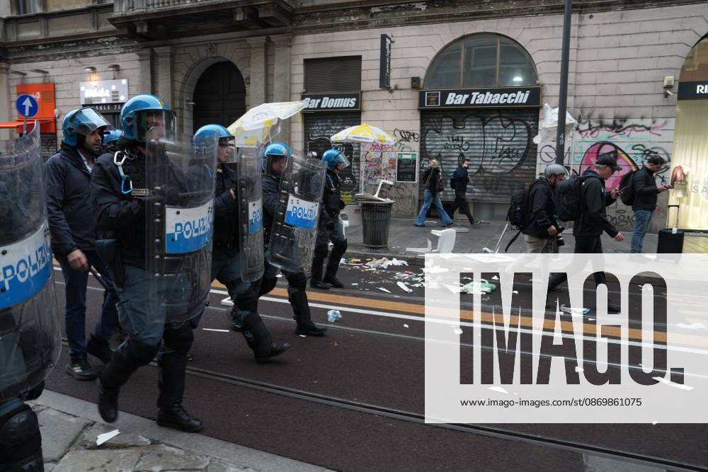 IPA89862661 - Milan: Clashes and looting by hooded youths continued in the city center the day after the demonstration on Saturday, the 17th; many hooded individuals were detained and taken to police headquarters.