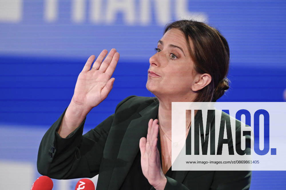 Marine Tondelier on Franc Jeu - Paris Leader of the Ecologists and French candidate for presidency Marine Tondelier poses for pictures for Franc Jeu on France 2 channel in Paris, France on October 18, 2026. Photo by Stephane Le Tellec ABACAPRESS.COM Paris France