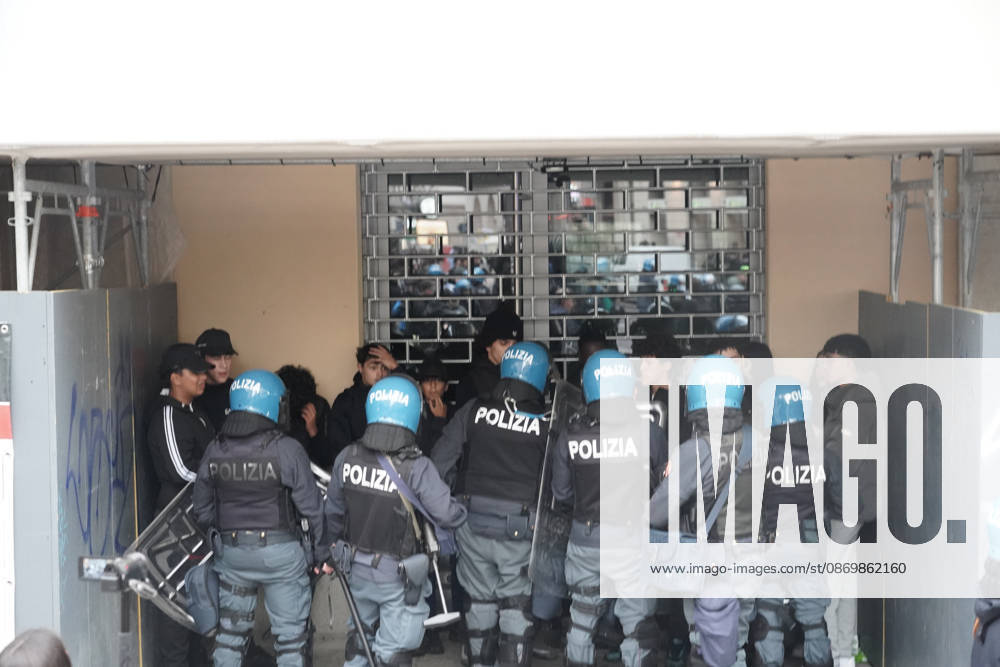 IPA89864103 - Milan: More clashes and looting by hooded youths in the city center the day after the demonstration on Saturday, the 17th; many hooded individuals were detained and taken to police headquarters; youths were detained by the police