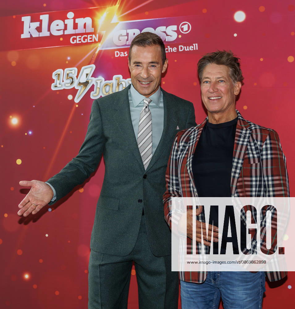 Oesterreichischer Theaterschauspieler Tobias Moretti und Deutscher Fernsehmoderator Kai Pflaume bei Klein gegen Groß Oesterreichischer Theaterschauspieler Tobias Moretti und Deutscher Fernsehmoderator Kai Pflaume bei Klein gegen Groß - Das unglaubliche Duell - Die 15-Jahre Jubilaeumsshow am 18.10.2026 in Berlin. Berlin Berlin Deutschland Am Studio 20