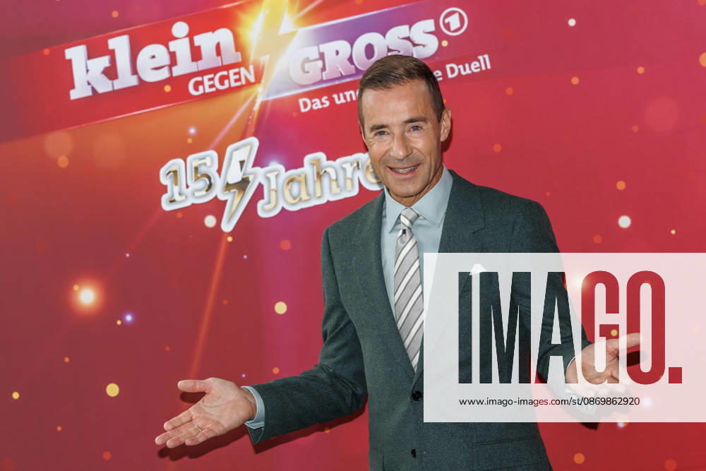 Deutscher Fernsehmoderator Kai Pflaume bei Klein gegen Groß Deutscher Fernsehmoderator Kai Pflaume bei Klein gegen Groß - Das unglaubliche Duell - Die 15-Jahre Jubilaeumsshow am 18.10.2026 in Berlin. Berlin Berlin Deutschland Am Studio 20