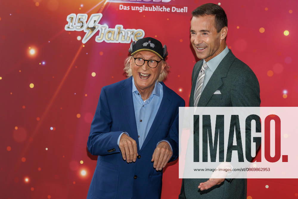 Deutscher Komiker und Comiczeichner Otto Waalkes und Fernsehmoderator Kai Pflaume bei Klein gegen Groß Deutscher Komiker und Comiczeichner Otto Waalkes und Fernsehmoderator Kai Pflaume bei Klein gegen Groß - Das unglaubliche Duell - Die 15-Jahre Jubilaeumsshow am 18.10.2026 in Berlin. Berlin Berlin Deutschland Am Studio 20