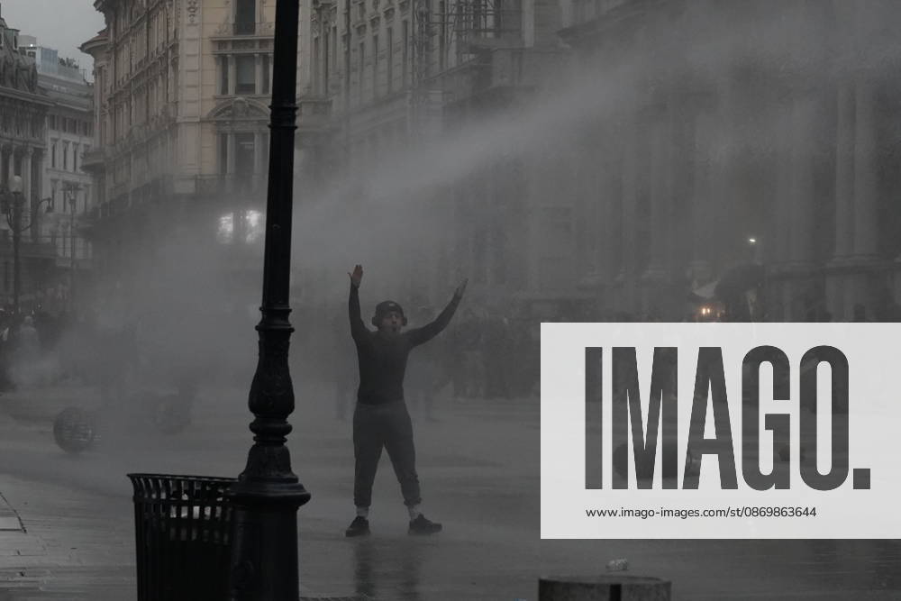 IPA89866352 - Milan: Clashes and looting by hooded youths continued in the city center the day after the demonstration on Saturday, the 17th; many hooded individuals were detained and taken to police headquarters.