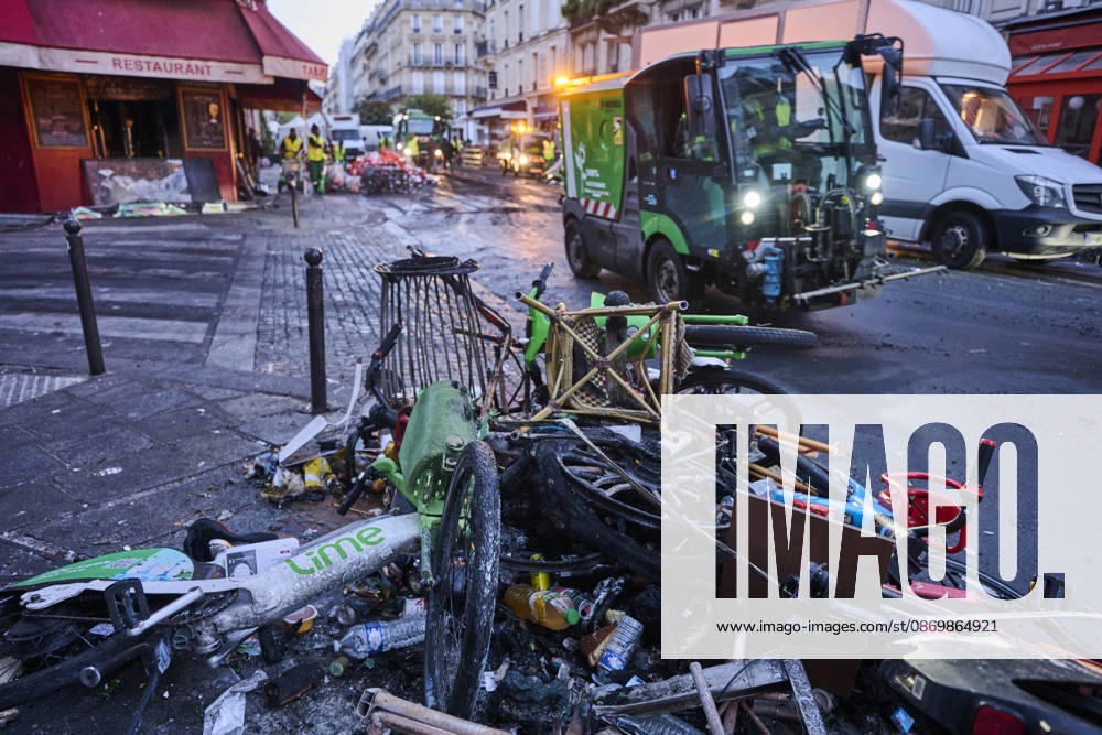 Clearing up debris in Paris following riots PARIS 18-10-2026. The day after in Paris, where the cleanup has begun. Chaos has gripped the city, marked by arson, looting, and riots. Protests are set for October 17, with high school students, university students, farmers, Yellow Vests, and some labor unions calling for a demonstration against the high cost of living, rising fuel prices, and poor conditions within the education system.. NICO GARSTMAN CONTENT CURATION PARIS FRANCE