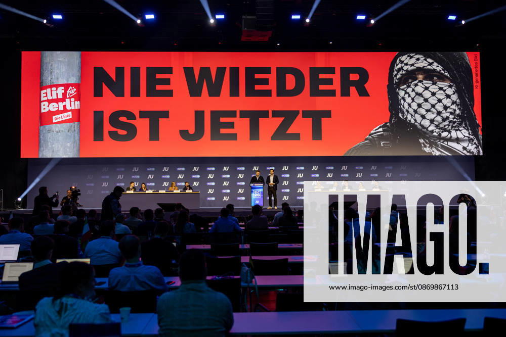 Deutschlandtag der Jungen Union in Bonn - 18.10.26 Johannes Volkmann und Bundesvorsitzender der Jungen Union Johannes WINKEL (MdB, CDU) zur Lage der Sonderungsgepsräche in Berlin - Die dreitägige Tagung der Nachwuchsorganisation von CDU und CSU findet vom 16. bis 18. Oktober 2026 im World Conference Center Bonn statt. Am dritten und letzten Tag setzen die Delegierten aus ganz Deutschland ihre gemeinsamen Beratungen und Entscheidungen fort. Bonn World Conference Center Bonn Nordrhein-Westfalen Deutschland