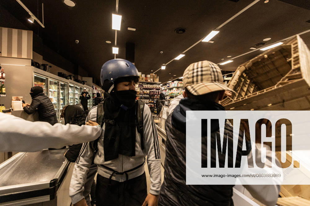 Police detain 160 as unrest continues for second day in Milan MILAN, ITALY - OCTOBER 18: Protesters vandalize a shop during protests in Milan, Italy, on October 18, 2026. Groups threw stones, bottles, firecrackers and barriers at police officers, who responded with tear gas and water cannon, while shops were damaged and looted around the city center and a Carabinieri vehicle was destroyed. Andrea Carrubba Anadolu Milan Italy. Editorial use only. Please get in touch for any other usage.