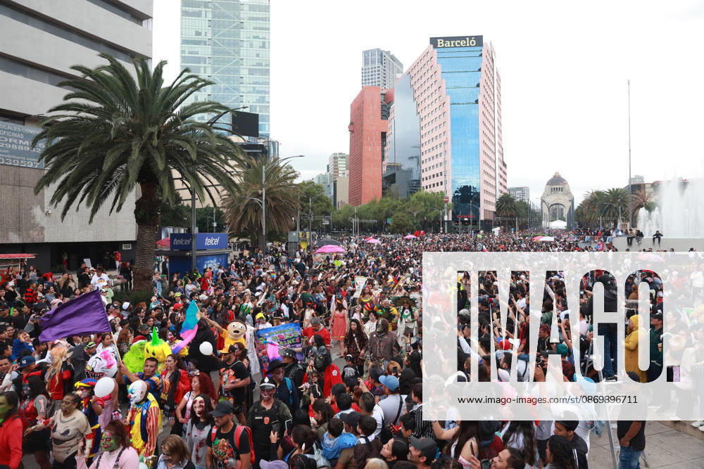 Thousands join annual Zombie Walk in Mexico City MEXICO CITY, MEXICO - OCTOBER 18: People dressed as zombies and horror movie characters take part in the annual Zombie Walk as spectators watch along the streets of the historic center in Mexico City, Mexico, on October 18, 2026. Thousands gather for the event, which is held annually in major cities around the world. Daniel Cardenas Anadolu Mexico City Mexico. Editorial use only. Please get in touch for any other usage.