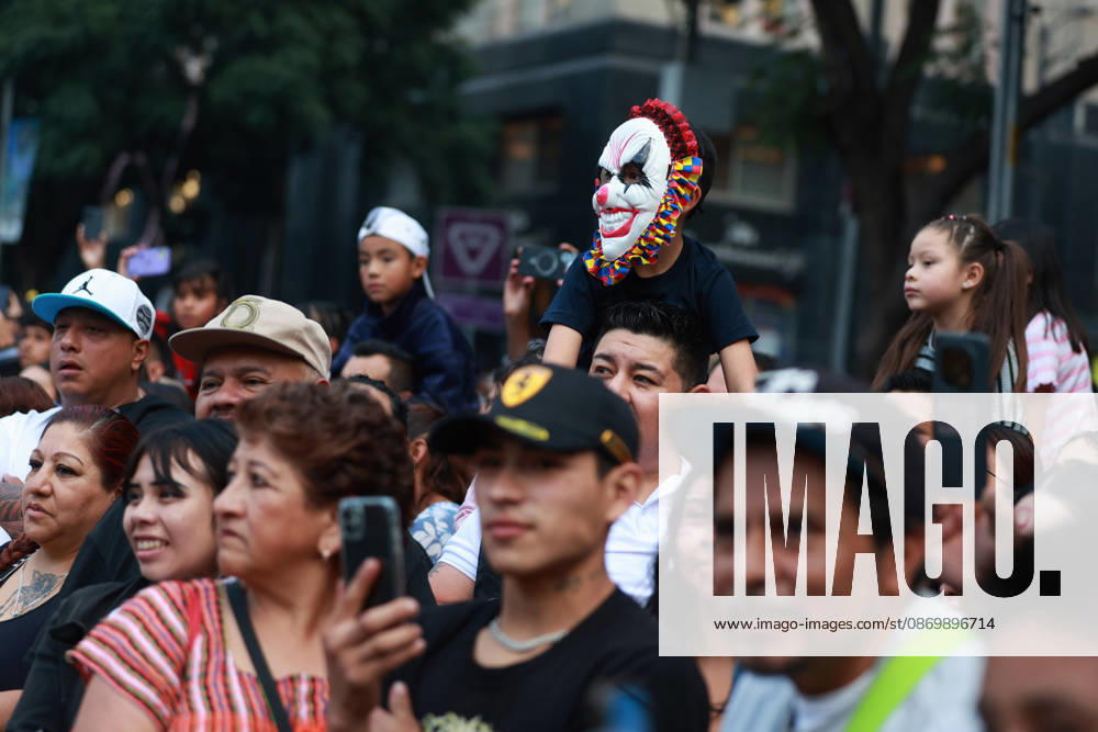 Thousands join annual Zombie Walk in Mexico City MEXICO CITY, MEXICO - OCTOBER 18: Spectators watch as thousands of people dressed as zombies and horror movie characters take part in the annual Zombie Walk along the streets of the historic center in Mexico City, Mexico, on October 18, 2026. The event is held annually in major cities around the world. Daniel Cardenas Anadolu Mexico City Mexico. Editorial use only. Please get in touch for any other usage.
