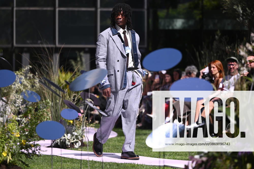 MELBOURNE FASHION WEEK PREVIEW, A model walks the runway during a 2026 Melbourne Fashion Week Runway Preview, at Sky Park, Melbourne, Monday, October 19, 2026. The preview features a selection of the upcoming collections that will appear on M FW runways including designers OUT OF HAND x Lisa Waup, Ebony Noire, Van Ermel Scherer, Perple, Gotham, Wilson Jedd Adams, Asiyam, Atoir, NGALI, Kuwaii, HoMie, Collective Closets x Mariam Farah, TOJHÃÄ, Amy Cottrell, BAAQIY and Sean Rentero. ( NO ARCHIVING MELBOURNE VICTORIA Australia