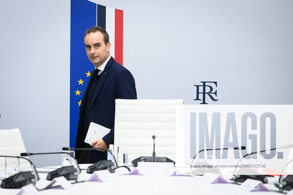 Sébastien Lecornu, Prime Minister, at an interministerial RIM crisis meeting following the incidents, looting, and vandalism associated with the demonstrations on October 17, 2026, in Paris, October 18, 2026 Eric Tschaen Pool Bestimage Interministerial Crisis Meeting (RIM) in response to the incidents, looting, and vandalism associated with the demonstrations on October 17, 2026, Paris, France