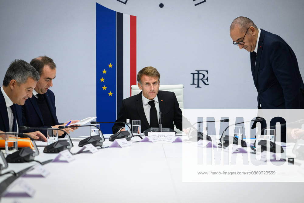 Gérald Darmanin, Minister of Justice, Sébastien Lecornu, Prime Minister, President Emmanuel Macron and Laurent Nunez, Minister of the Interior, during an interministerial RIM crisis meeting following the incidents, looting, and vandalism associated with the demonstrations on October 17, 2026, in Paris, October 18, 2026 Eric Tschaen Pool Bestimage Interministerial Crisis Meeting (RIM) in response to the incidents, looting, and vandalism associated with the demonstrations on October 17, 2026, Paris, France